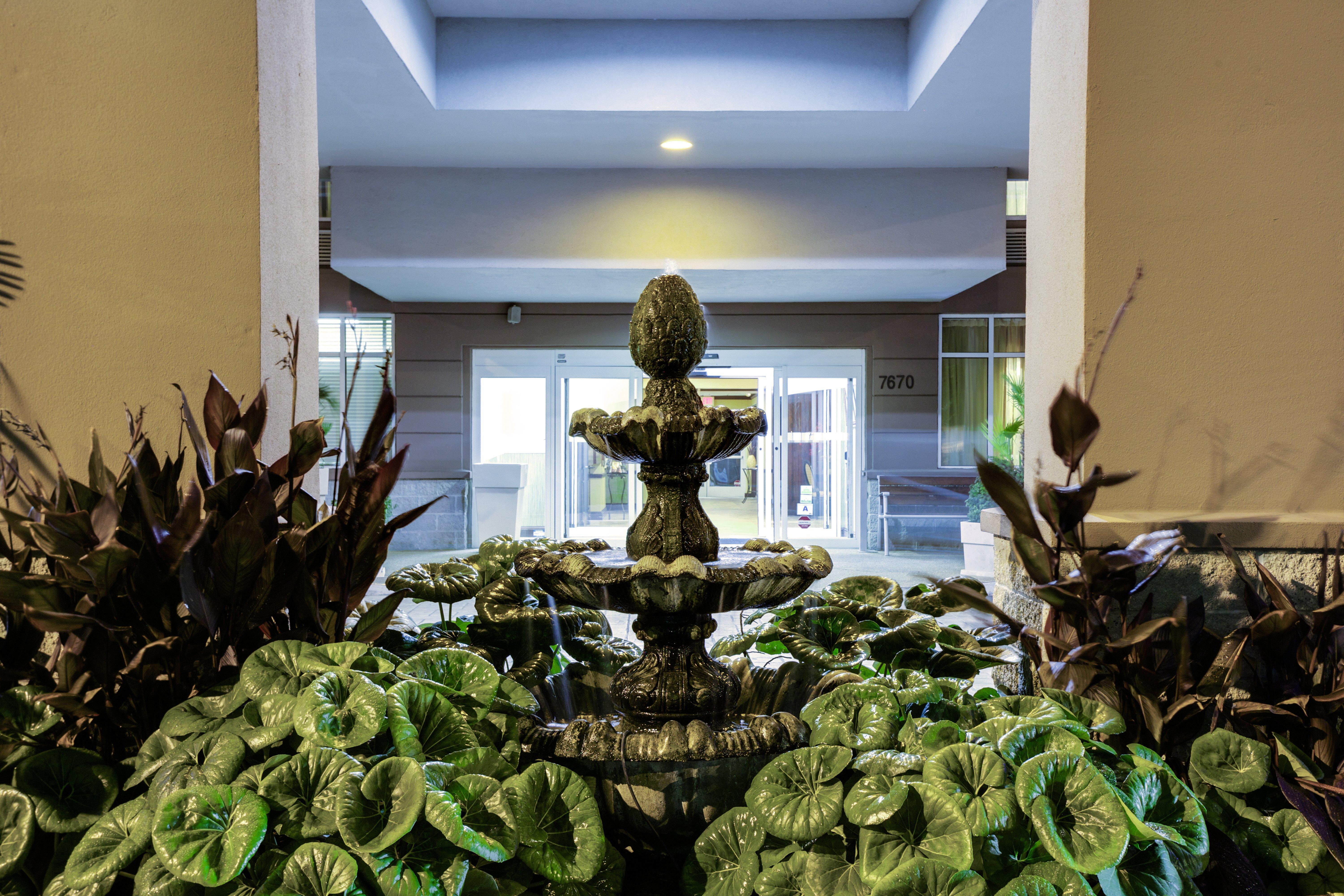 Holiday Inn Express Hotel & Suites Charleston-Ashley Phosphate By Ihg North Charleston Exterior photo