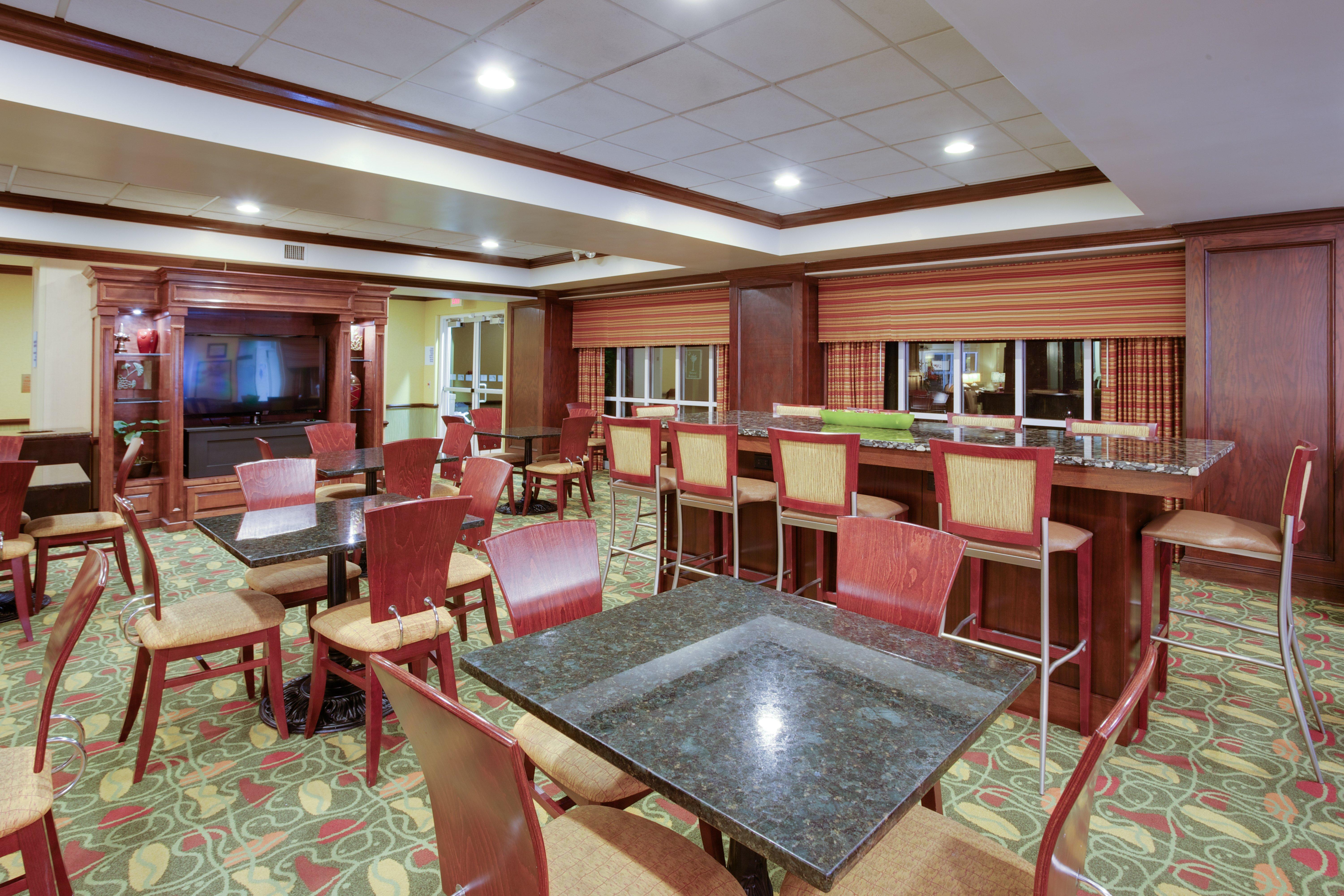 Holiday Inn Express Hotel & Suites Charleston-Ashley Phosphate By Ihg North Charleston Exterior photo