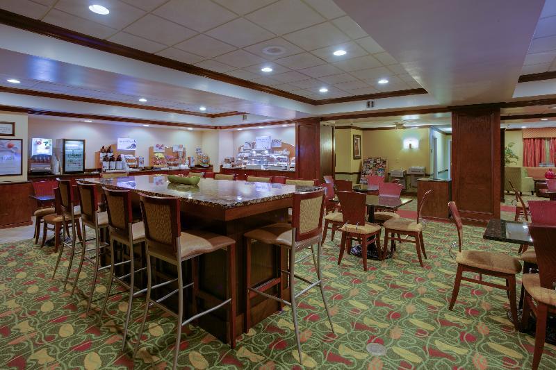 Holiday Inn Express Hotel & Suites Charleston-Ashley Phosphate By Ihg North Charleston Exterior photo